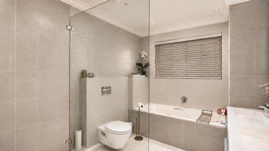 3 Bedroom Property for Sale in Sea Point Western Cape